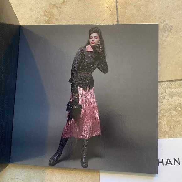 Pristine Board book Chanel 23/24 Lookbook season - Picture 5 of 6